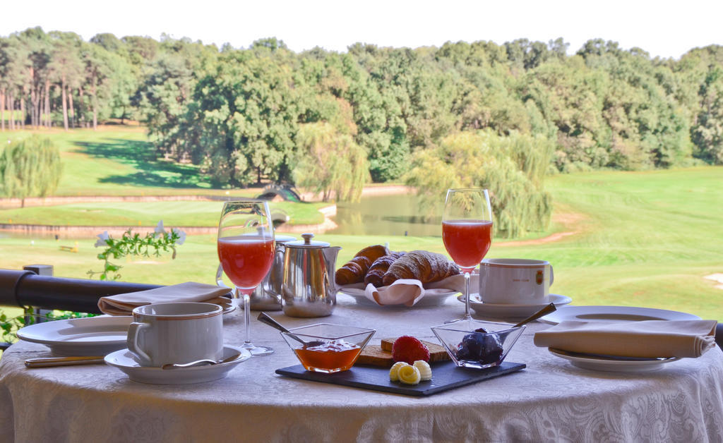 Golf Hotel Castelconturbia 아그라테 콘투르비나 외부 사진