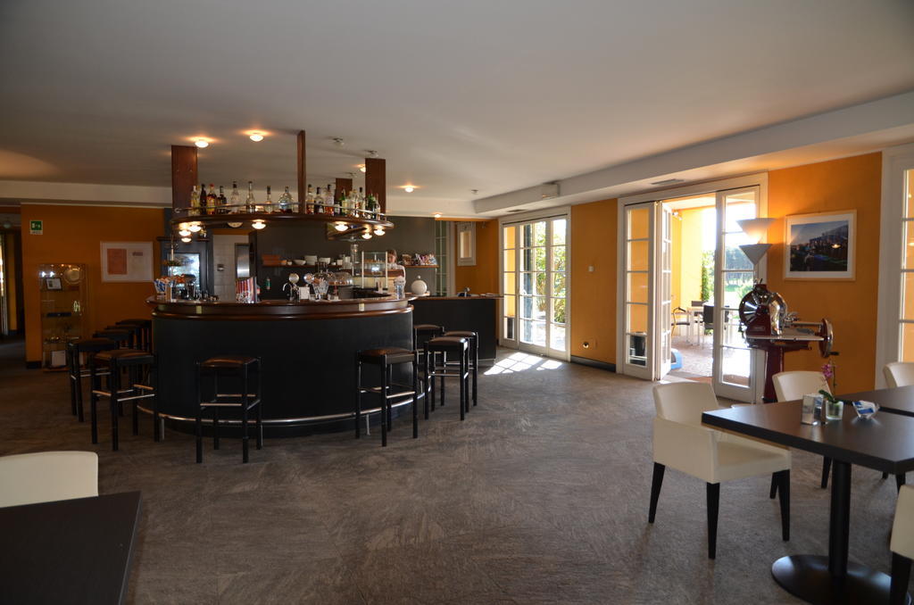 Golf Hotel Castelconturbia 아그라테 콘투르비나 외부 사진