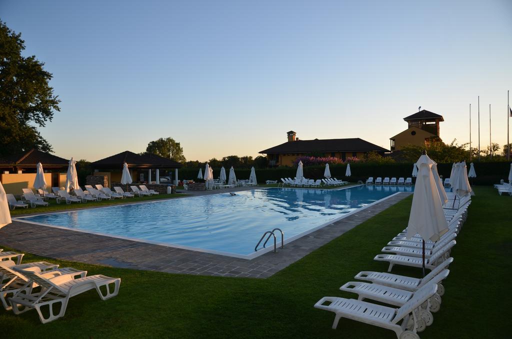 Golf Hotel Castelconturbia 아그라테 콘투르비나 외부 사진