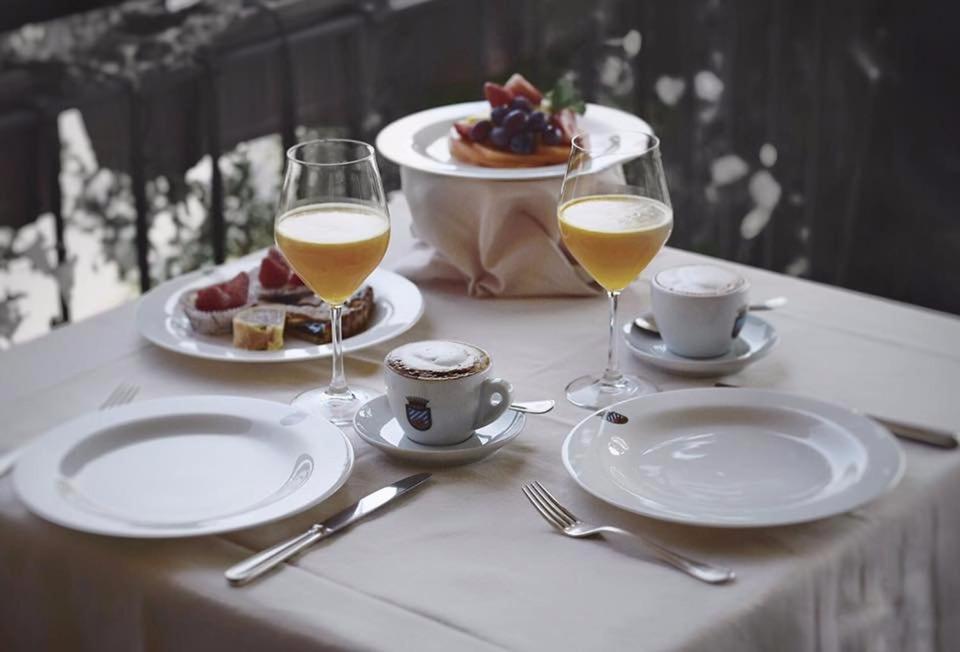 Golf Hotel Castelconturbia 아그라테 콘투르비나 외부 사진