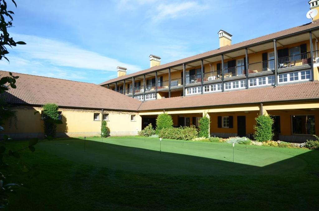 Golf Hotel Castelconturbia 아그라테 콘투르비나 외부 사진
