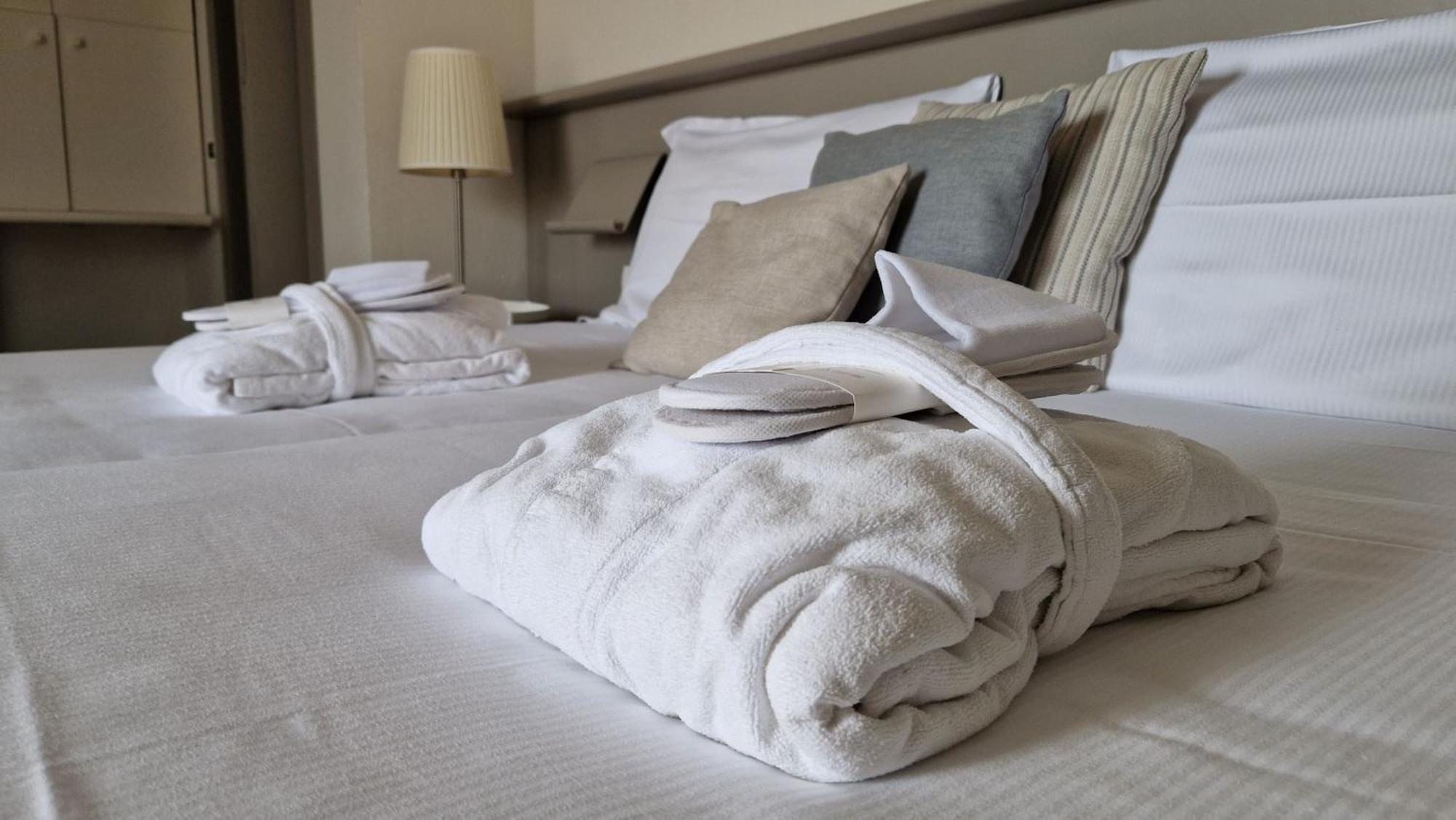 Golf Hotel Castelconturbia 아그라테 콘투르비나 외부 사진